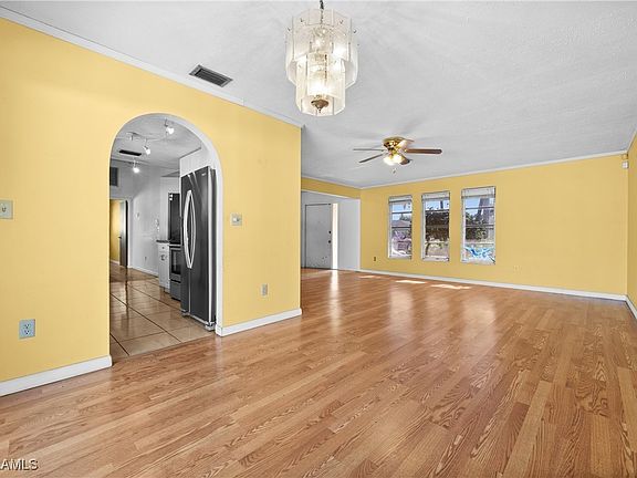 5th image of 1026 SE 17th Ave