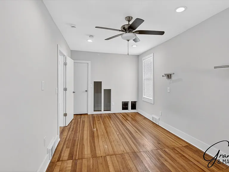 2315 Yemans St — Photo 18