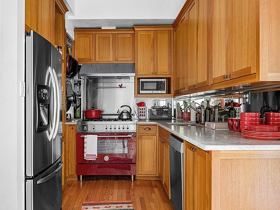 5th image of 141 Cambridge Pl