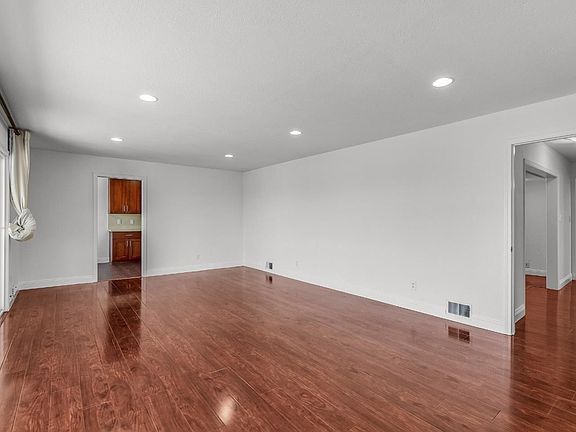 5th image of 445 Beech Ave