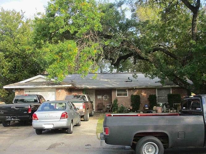 1st image of 1825 Terry Dr