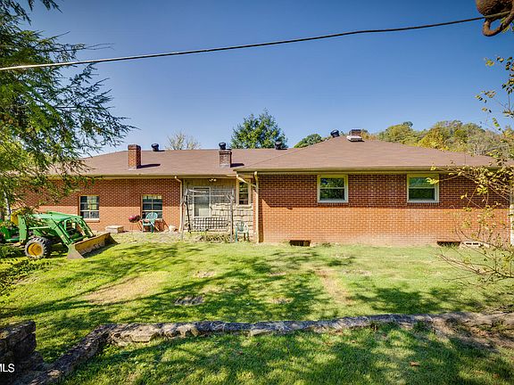 5th image of 140 Evergreen Dr