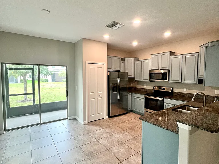 9731 Pembrooke Pines Dr — Photo 1