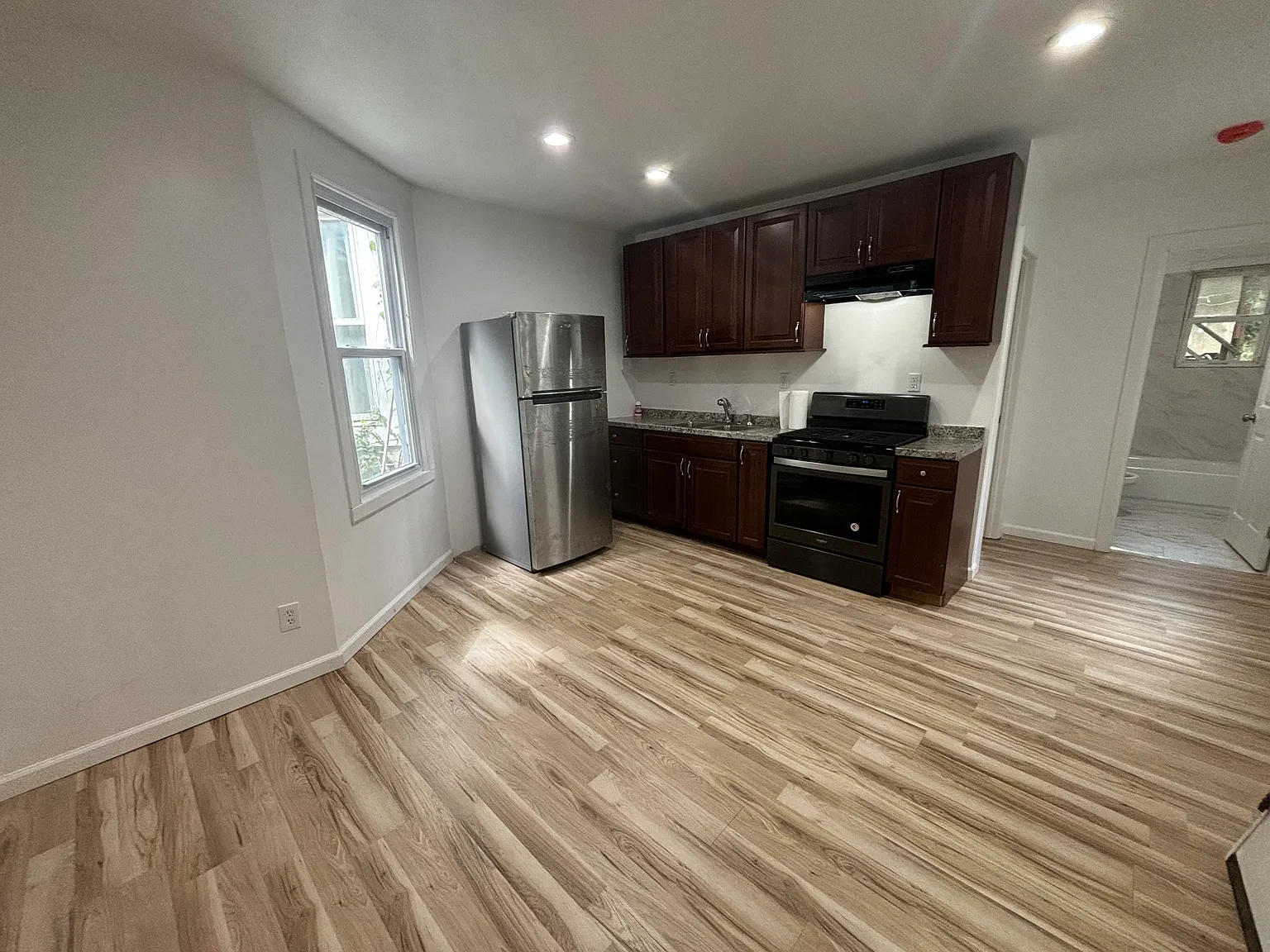 2 bed, 800 sqft, $2,000 — Photo 1