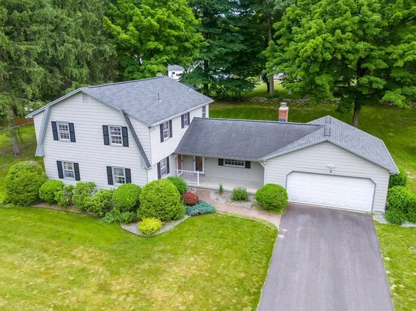 9 Old Coach Rd, Wilbraham, MA 01095