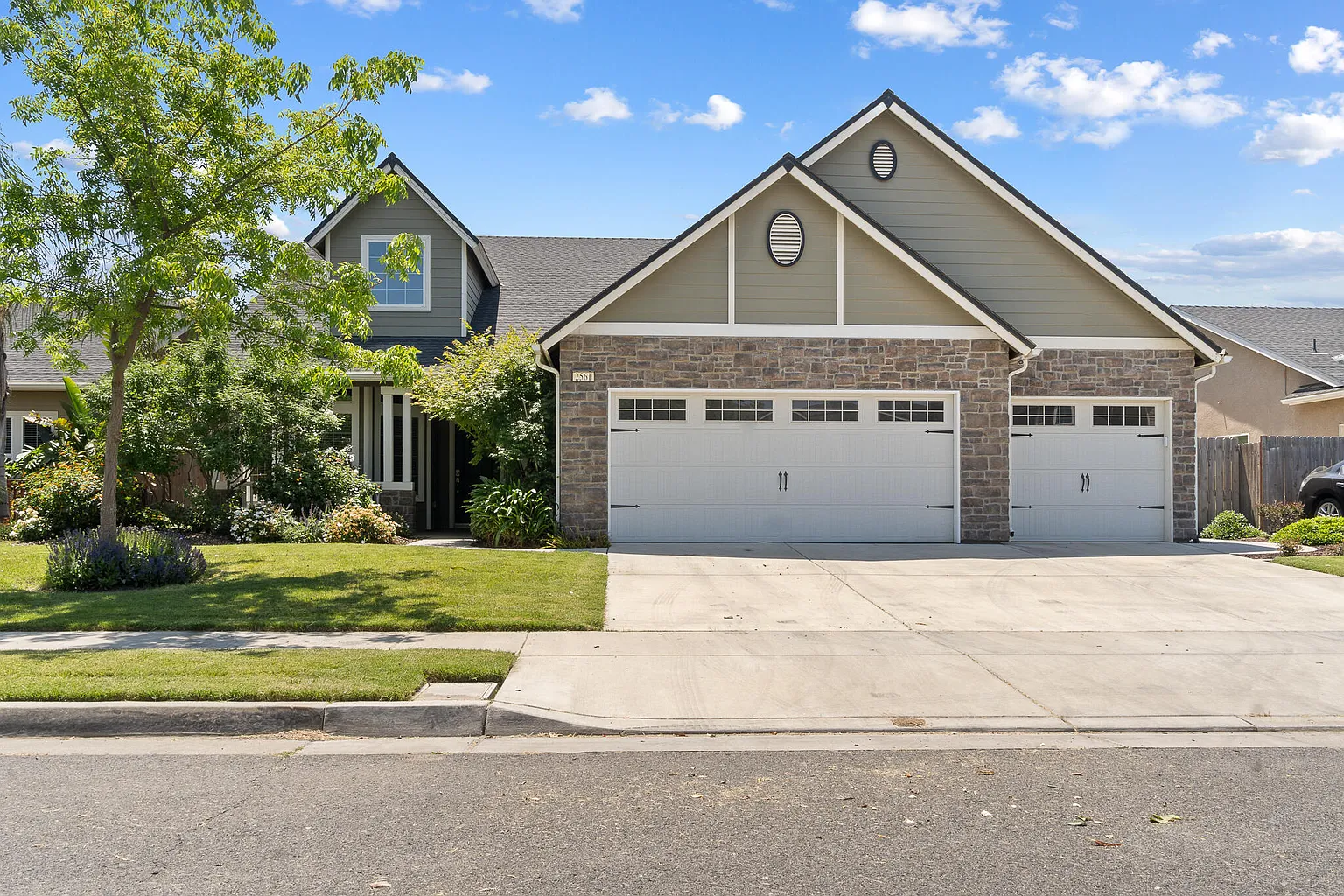 2561 Ship Rock Avenue photo 1