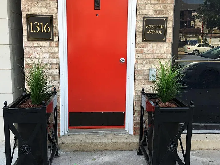Attractive entranceway