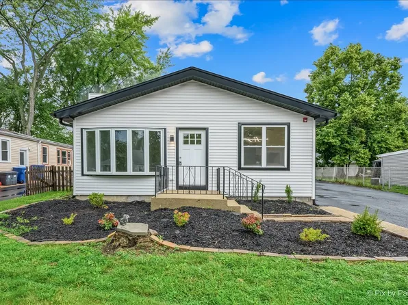 18172 W Twin Lakes Blvd, Grayslake, IL 60030