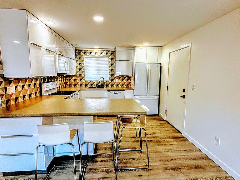 2105 Mill Ave — Photo 6