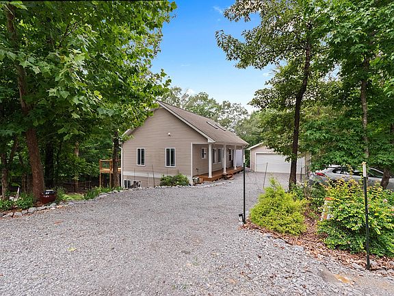 2nd image of 134 Tall Oaks Cir