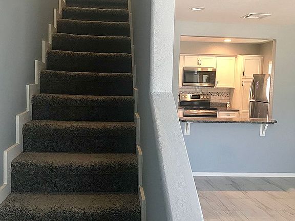 Unit 2 Living room/breakfast