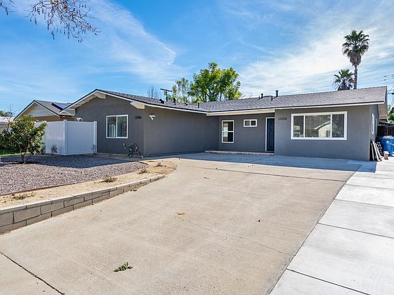 driveway with ample parking