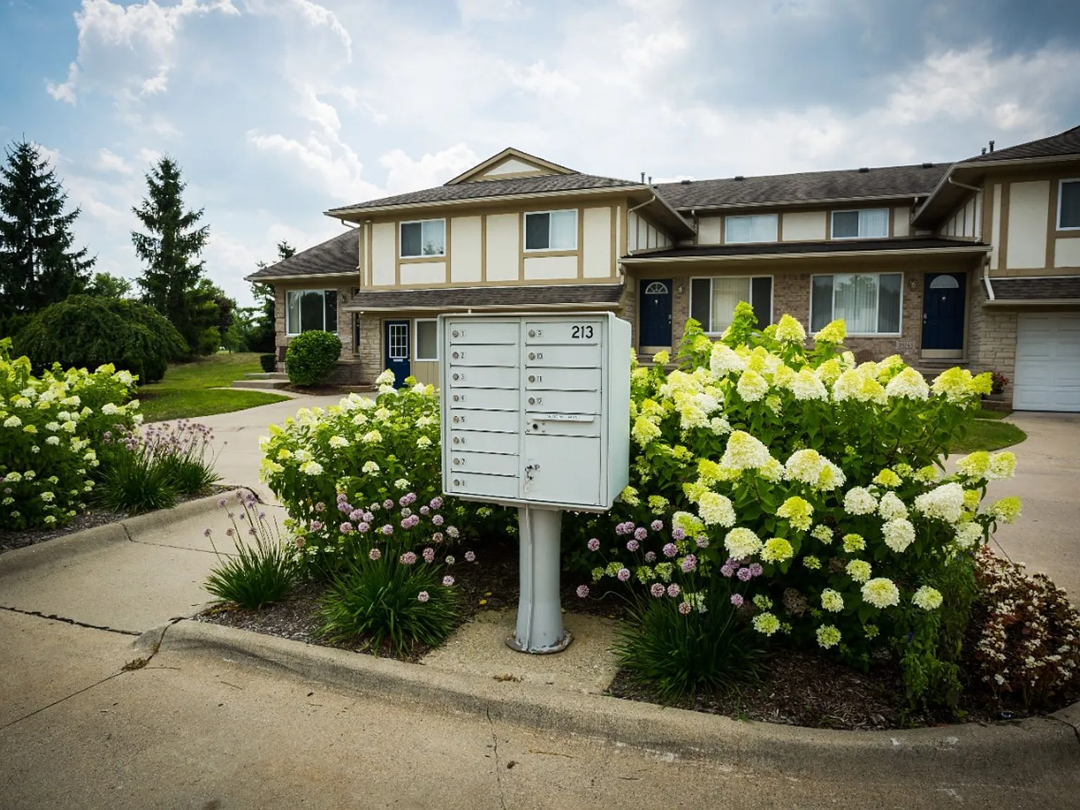 2 Bed / 2 Bath Sterling Heights Townhome - Awesome Home, even Better Location — Photo 3