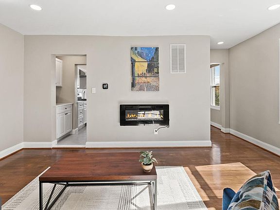 5th image of 4717 7th St NE