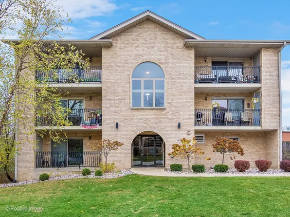 4400 Pershing Ave Unit 2S, Downers Grove, IL 60515