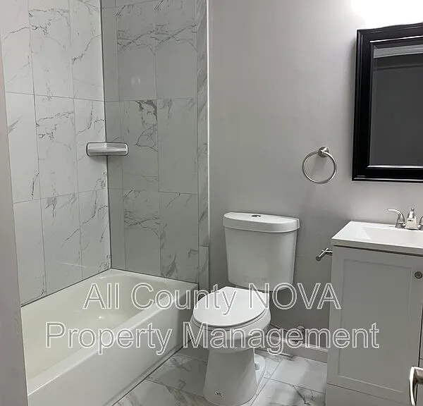 1611 Carriage House Ter #D — Photo 11