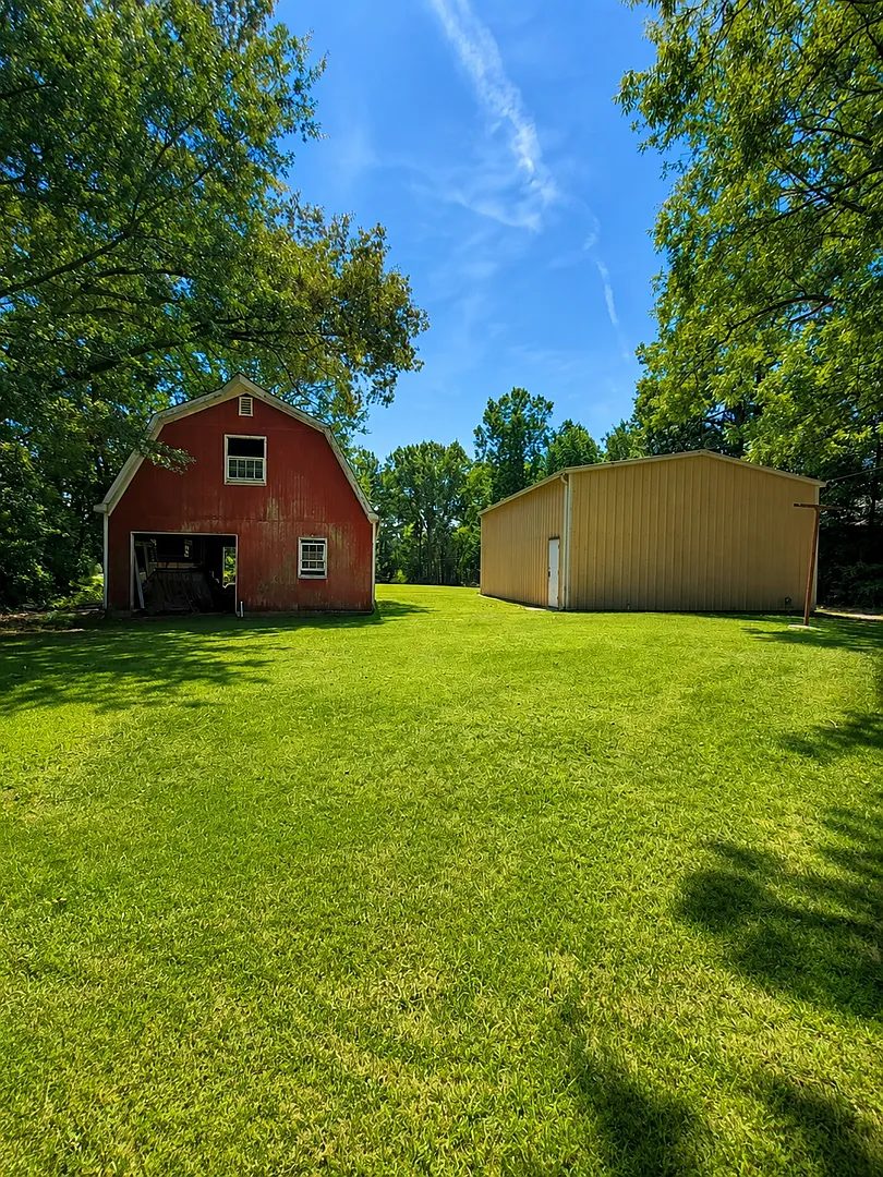 3 bedroom ranch home, barn & workshop — Photo 4