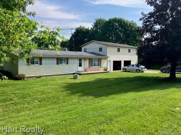 138 W Hunters Creek Rd, Lapeer, MI 48446