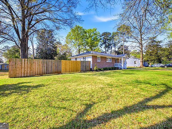 3rd image of 1703 Sewell Cir