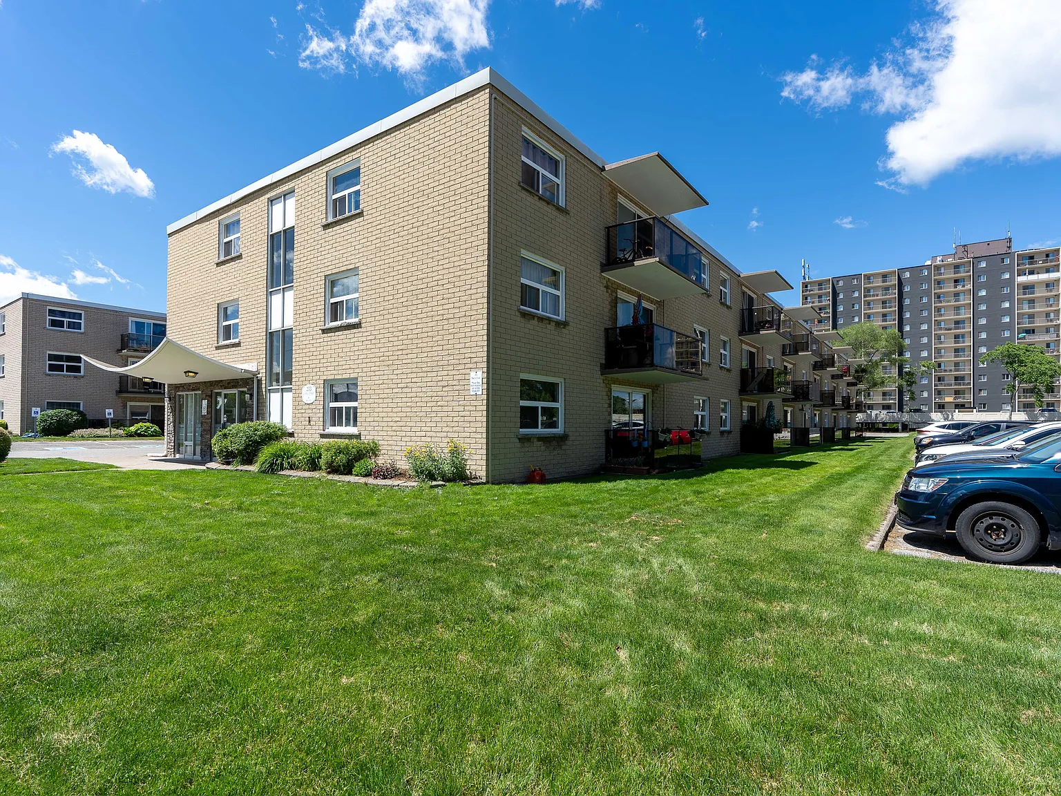 Kingsway Apartments — Photo 3