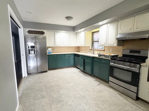 861 Avenue C Floor 1, Bayonne, NJ 07002