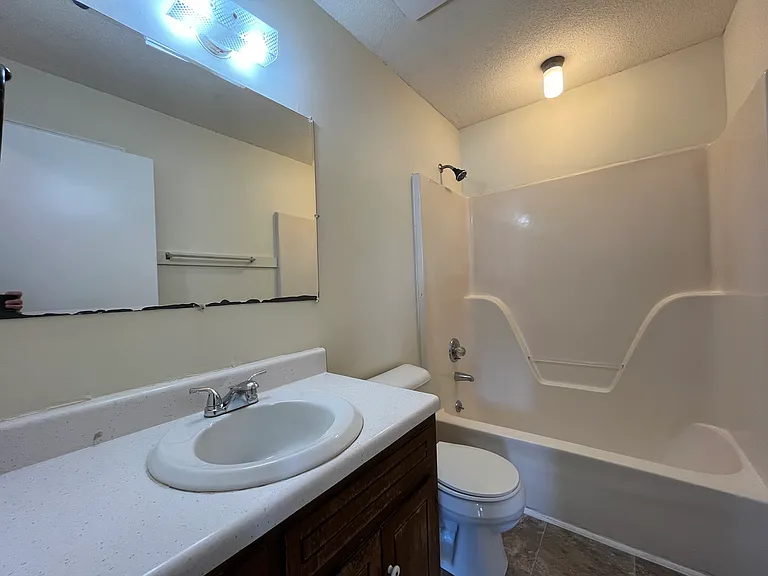 601 Fairfield Dr #B — Photo 11