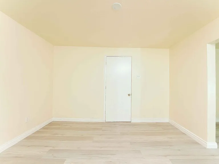 11507Medi — Photo 3