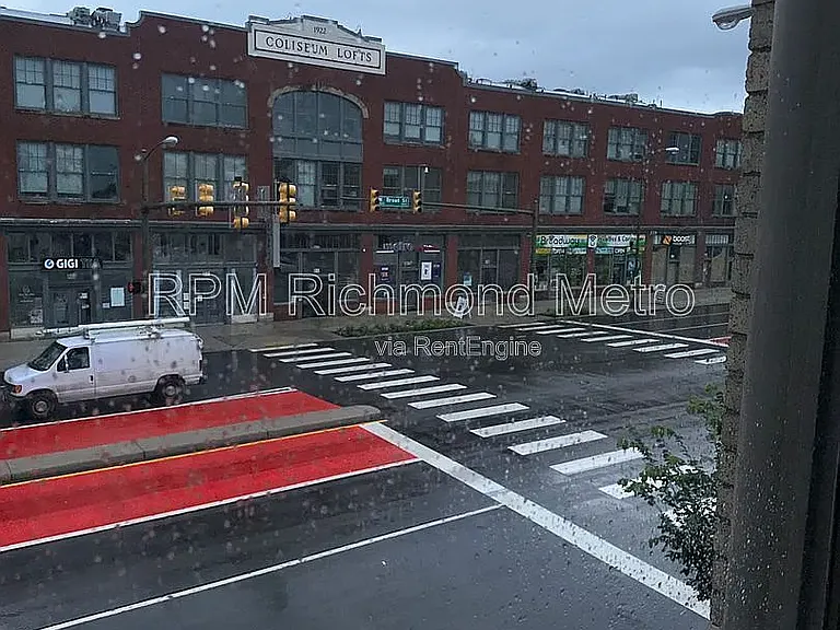 1322 W Broad St — Photo 2