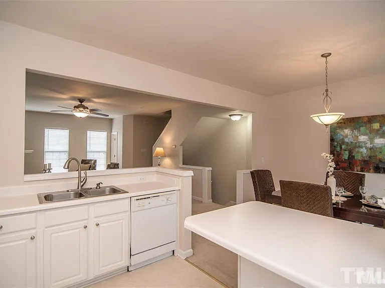 409 Coral Creek Ln — Photo 9