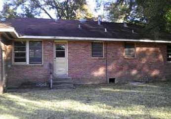 2nd image of 3570 Lorraine St