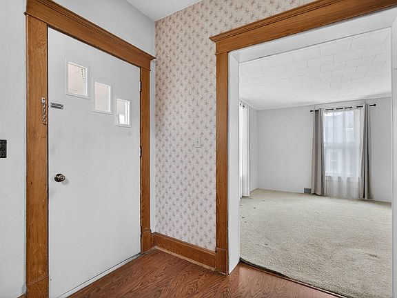4th image of 908 Grand Ct