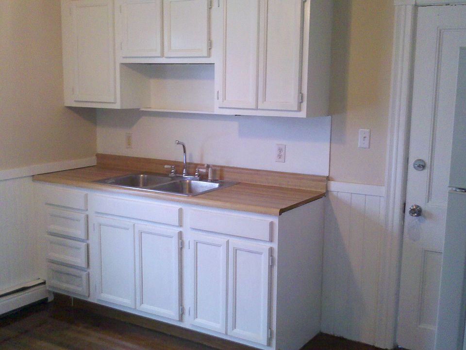 1st image of 192 Clarence St Floor 2