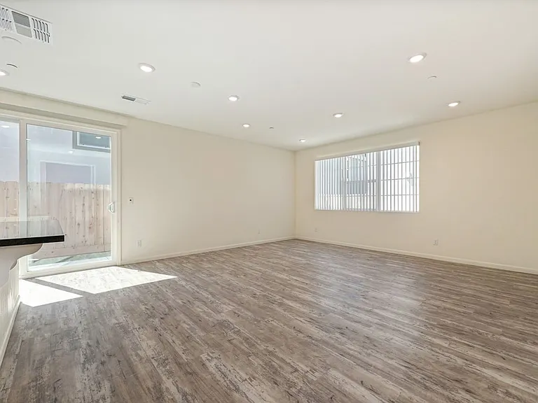 3209 Sunny Gate Ln — Photo 10