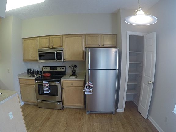 3rd image of 500-512 Portledge Commons Dr #704