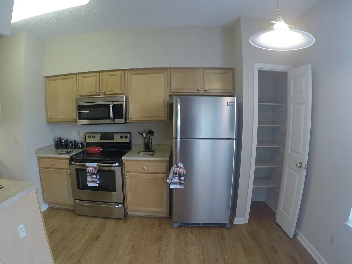 Building Photo - Portledge Commons, 1 and 2 Bedroom apartments, carport, central Lafayette