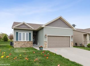 964 S 89th St, West Des Moines, IA 50266