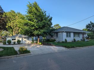 810 Park St, Yankton, SD 57078