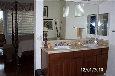 4th image of 356 S Highland Ave