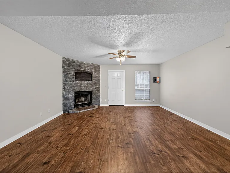 2456 N Brophy Cir #2 — Photo 3