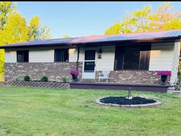5215 Schlaud Rd, North Branch, MI 48461