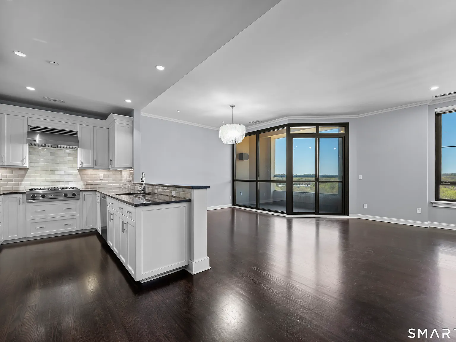 2 bed, 2.0 bath, 2261 sqft, $5,500 — Photo 2