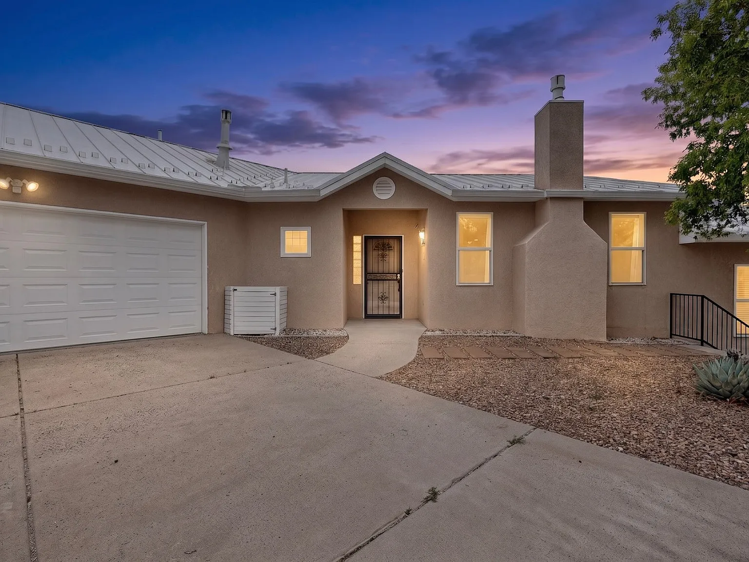 3 bed, 2.5 bath, 2280 sqft, $2,300 — Photo 1