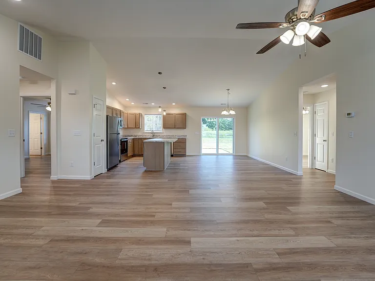 1013 Caroline Ave — Photo 13