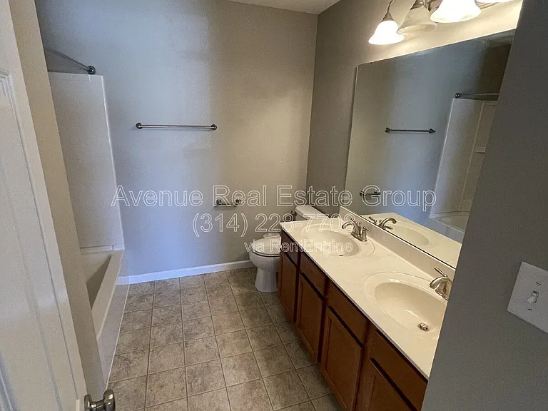 5533 Emerald Place Dr — Photo 20