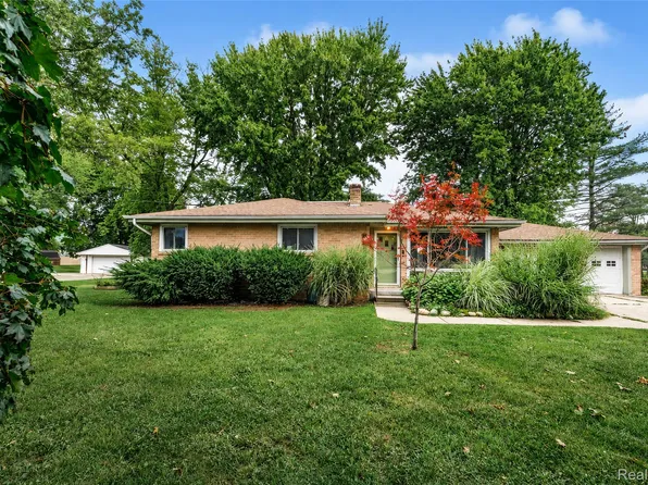 4499 S Linden Rd, Flint, MI 48507