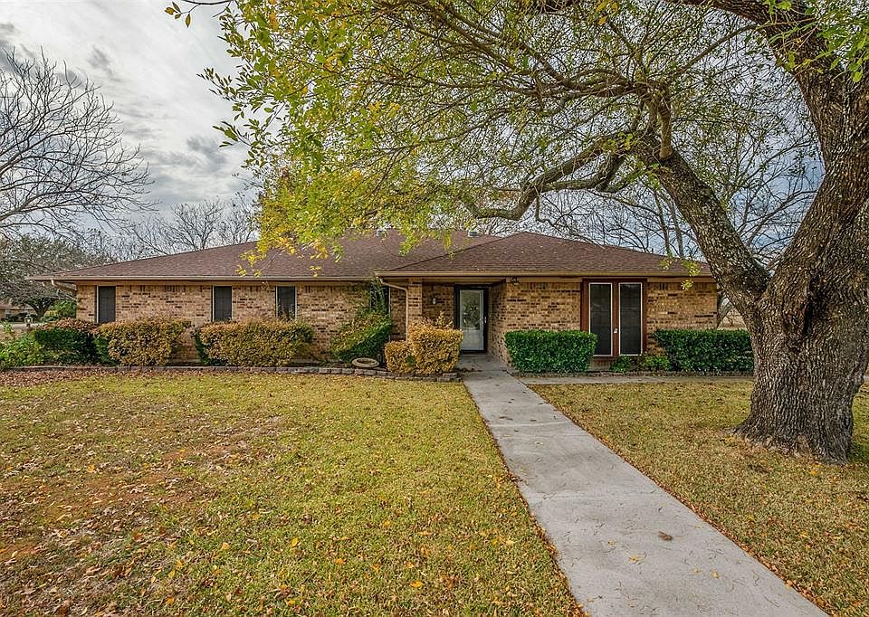 1st image of 207 Sunrise Dr