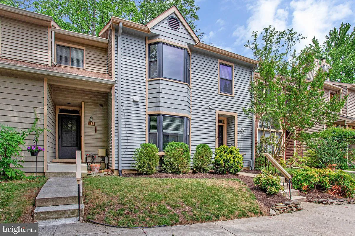 3 bed, 3.5 bath, 2344 sqft, $3,250 — Photo 1