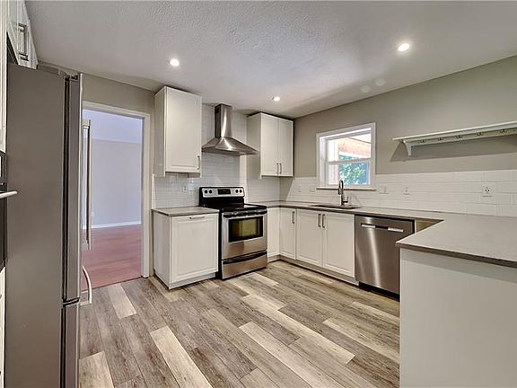 4th image of 9817 Betsy Ross Ln