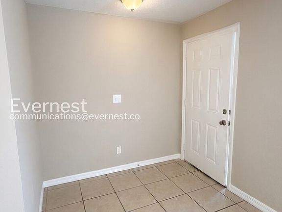 3rd image of 3060 Saint Paul Dr