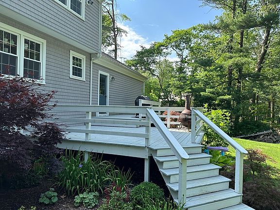 5th image of 22 Heritage Hill Dr